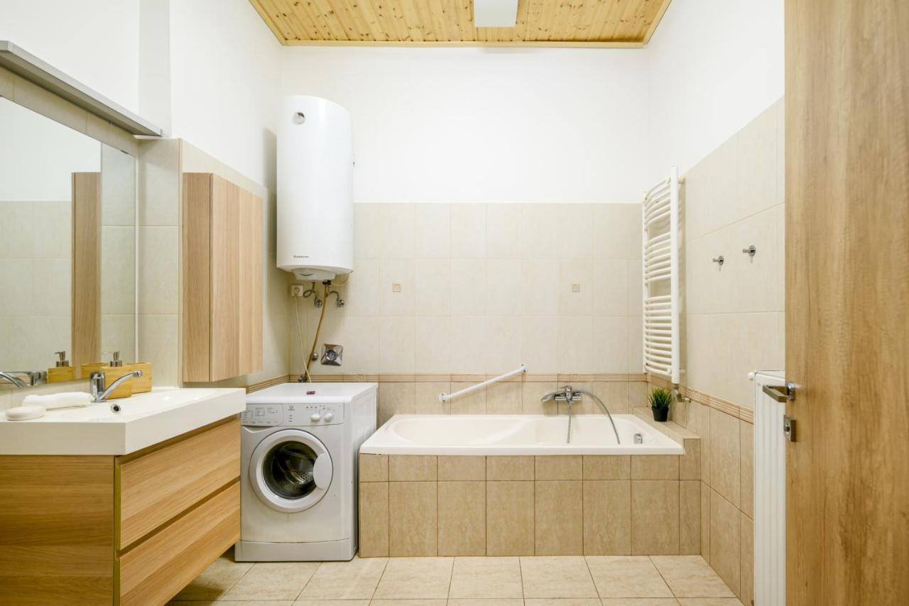 Downtown Deluxe-Two Bedroom Apartment With Sauna Budapeste Exterior foto